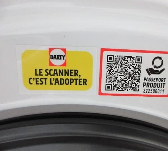 Étiquette QR du passeport produit sur un appareil, en magasin Darty