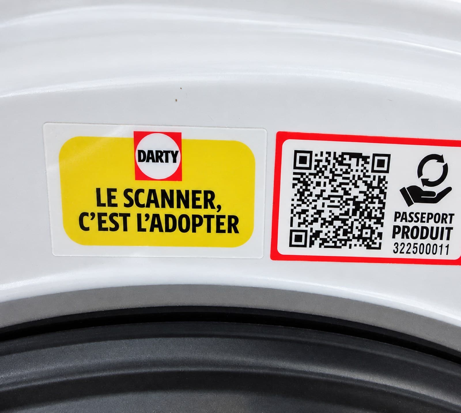 Étiquette QR du passeport produit sur un appareil, en magasin Darty